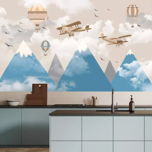 Fotobehang Berglandschap met vliegende ballonnen en vliegtuigen