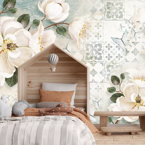 Fotobehang Witte bloemen en vlinders op een mozaïekachtergrond, botanisch patroon