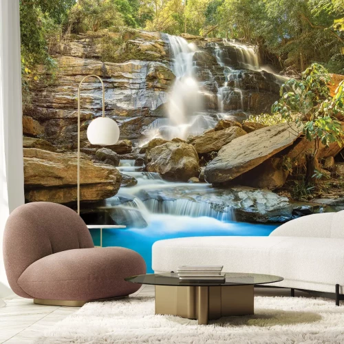 Fotobehang Een rivier met een stenen waterval in het bos