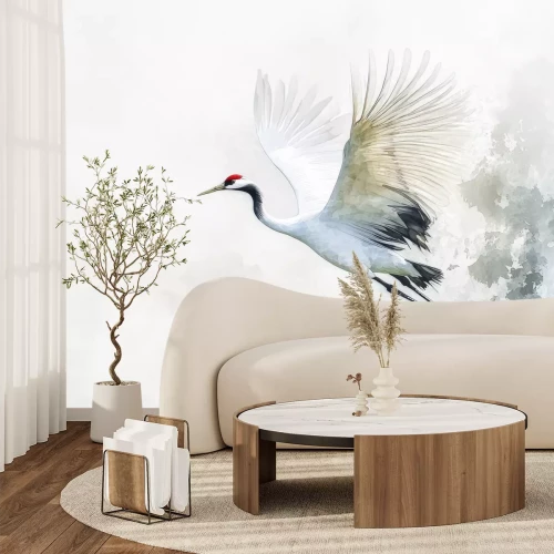 Fotobehang Een kraanvogel in vlucht tegen een aquarelachtergrond