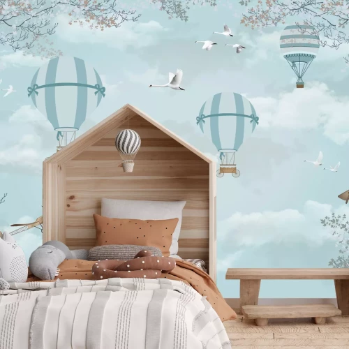 Fotobehang Blauwe ballonnen en vliegtuigen tussen de wolken, thema van de lucht