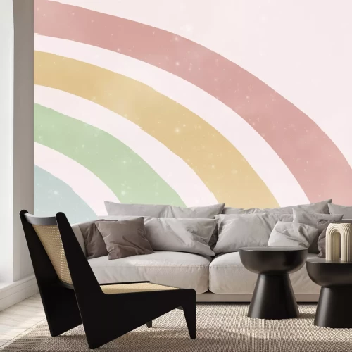 Fotobehang Een regenboog in felle pastelkleuren tegen de wolken