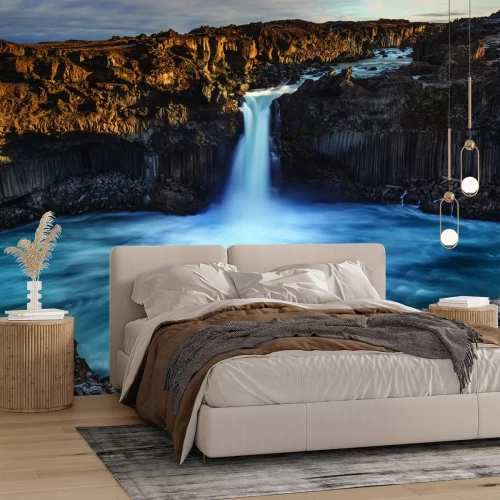 Fotobehang Uitzicht op een groot IJslands watervallandschap