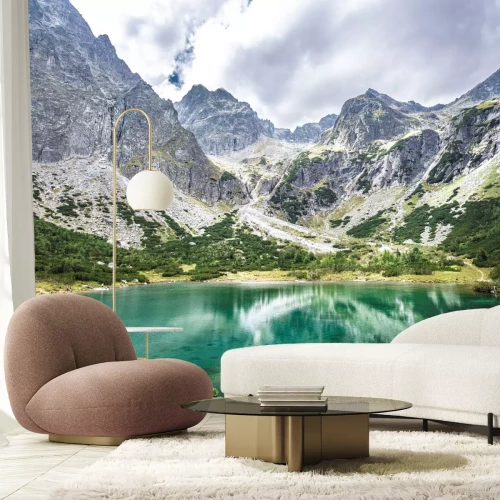 Fotobehang Een schilderachtig landschap met een bergmeer