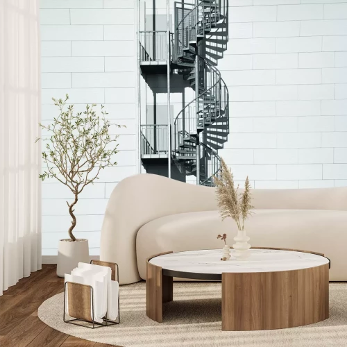 Fotobehang Stijlvolle wenteltrap tegen een lichte bakstenen muur