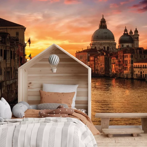 Fotobehang Romantische zonsondergang boven de kathedraal van Venetië