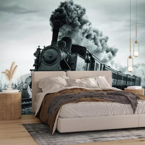 Fotobehang Een zwart-witfoto van een rijdende stoomlocomotief.