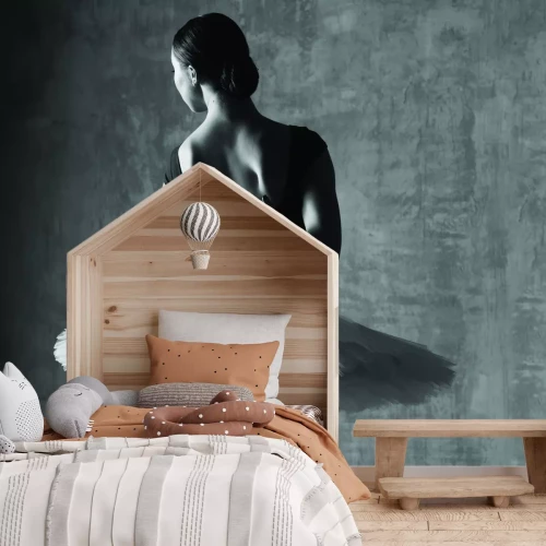 Fotobehang Een monochrome afbeelding van een ballerina in beweging