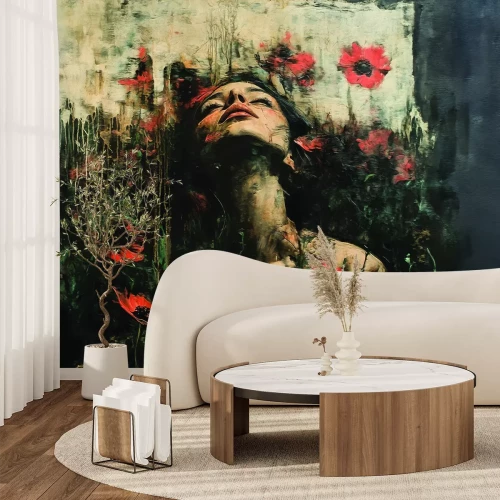 Fotobehang Een muurschildering van een vrouw tussen rode klaprozen