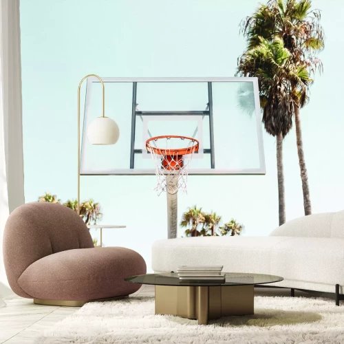 Fotobehang Een basketbalring omgeven door palmbomen