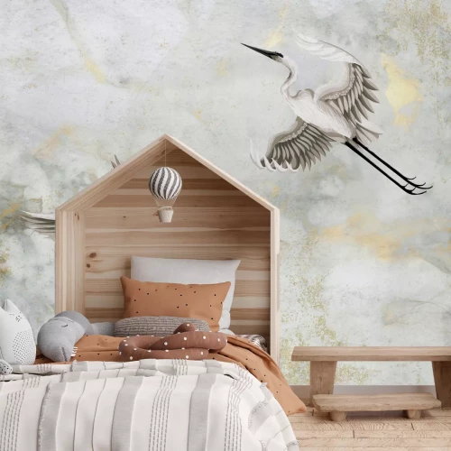 Fotobehang Reigers in vlucht tegen een getextureerde marmeren achtergrond