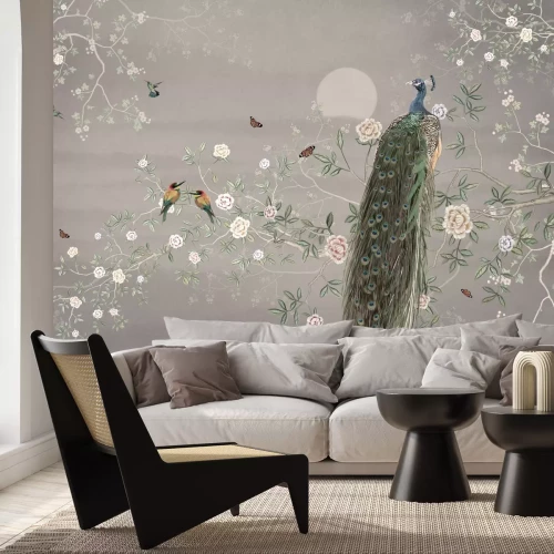 Fotobehang Pauw en kolibries tussen bloeiende bloemen op een boomtak