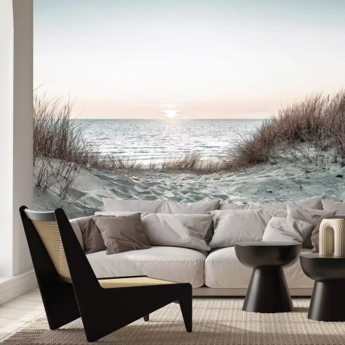 Fotobehang Zonsondergang over de zee en een zandstrand