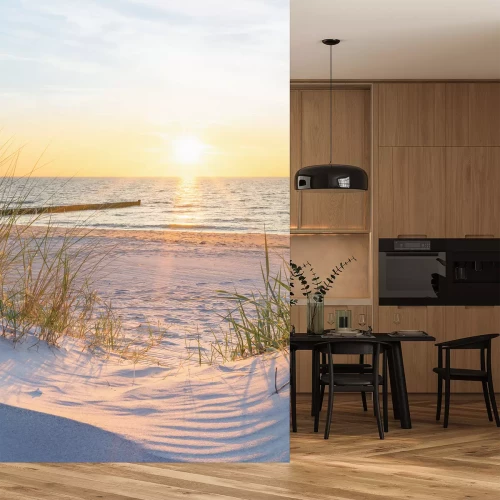 Sticker Pittoresk uitzicht op de zonsondergang boven de zee vanaf een zandstrand