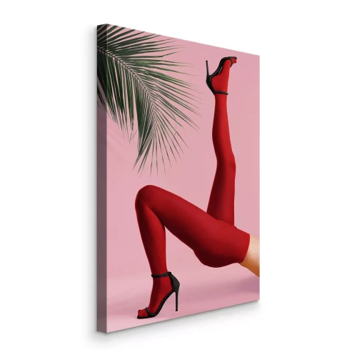 Canvas Foto van een vrouw in een rode panty tegen een roze achtergrond
