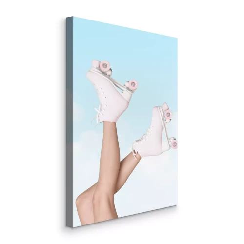 Canvas Vrouwenbenen op pastelkleurige rolschaatsen tegen de lucht