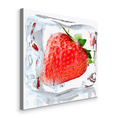 Canvas Rode aardbei bevroren in een ijsblokje