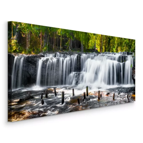 Canvas Waterval met een meer en stelten in het bos