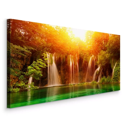 Canvas Waterval met de ondergaande zon op de achtergrond