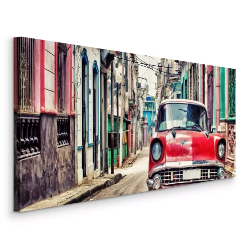 Canvas Een retro rode auto geparkeerd in de oude wijk van Havana