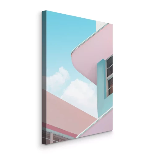 Canvas De gevel van het huis in tinten roze en blauw tegen de lucht