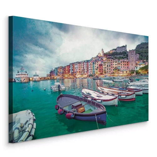 Canvas Een bergstadje met boten op het water