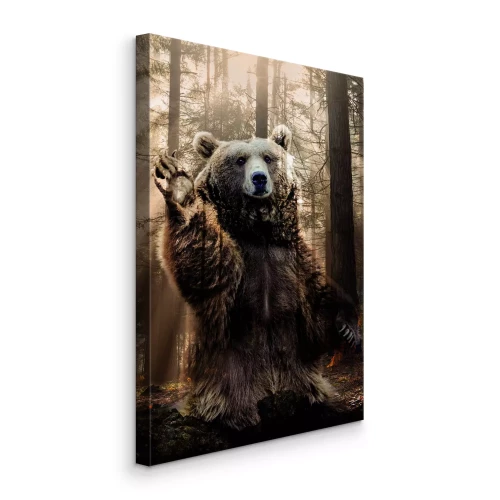 Canvas Een beer in een compositie van groene naaldbomen