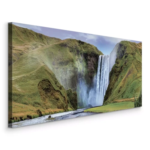 Canvas Een schilderachtige waterval die in de vallei valt