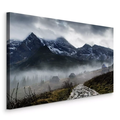 Canvas Mistig panorama van rotsachtige bergen in de ochtend