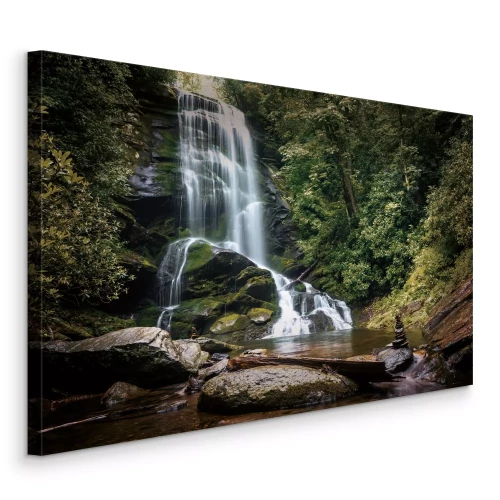Canvas Een boswaterval tussen het groen