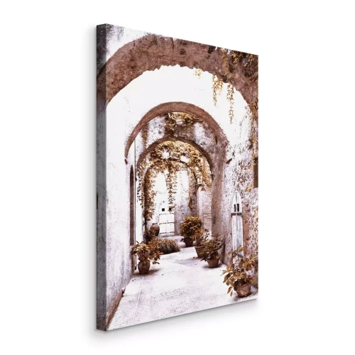 Canvas Een pittoresk stenen straatje te midden van weelderig groen