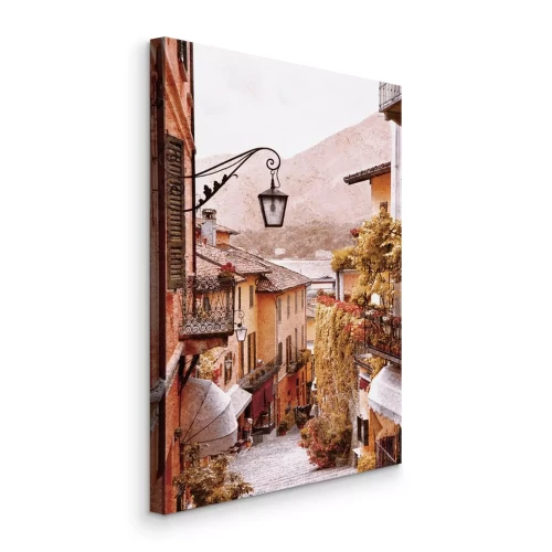 Canvas Een pittoresk bergstadje met historische huurkazernes