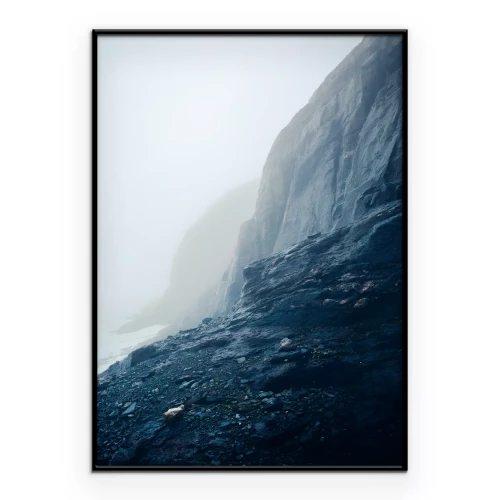 Poster Sfeervolle klif boven de zee in de mist