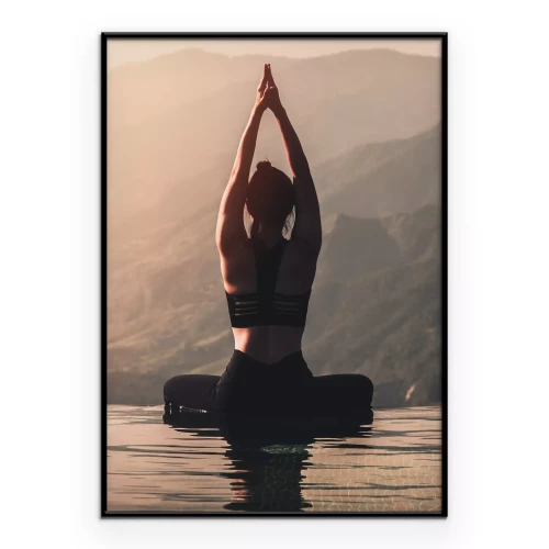 Poster Vrouw mediteert bij een landschapszwembad