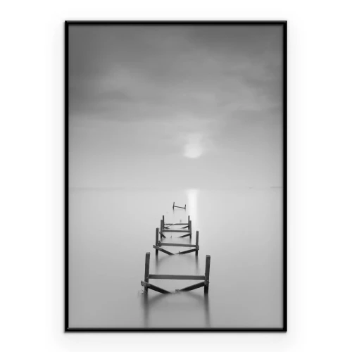 Poster Schwarz-weiße Landschaft hölzerner Steg am Meer