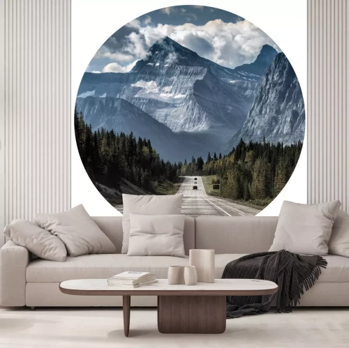 Sticker Uitzicht op de weg te midden van een berglandschap.