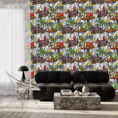 Behang Kleurrijke graffiti met spuitbussen en opschriften.