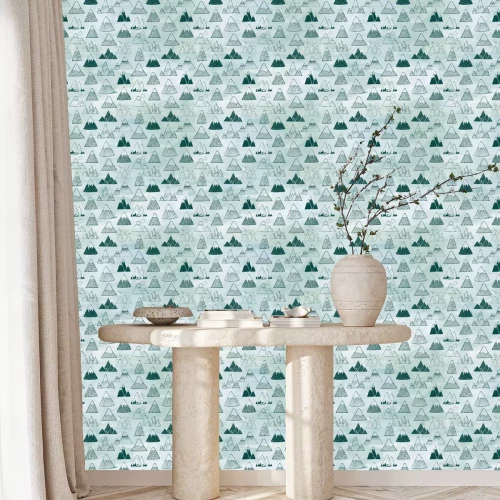 Behang Bergen in doodle-stijl op een aquarelgroene achtergrond.