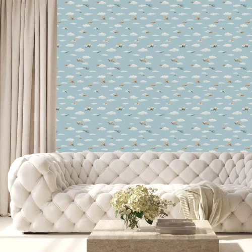 Behang Een licht kinderpatroon met vliegende vliegtuigjes.