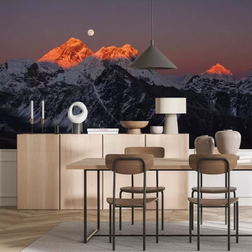 Fotobehang De top van de Mount Everest verlicht door maanlicht