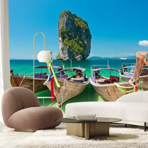 Fotobehang Prachtig strand en longtailboten in Krabi, Thailand