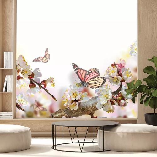 Fotobehang Vlinder op de achtergrond van lentebloemen