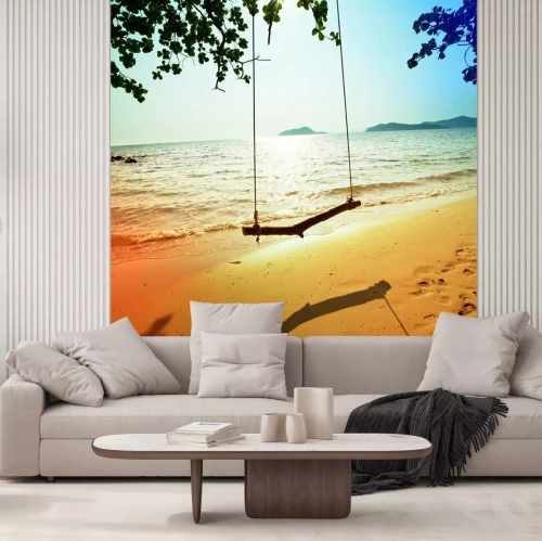 Fotobehang Een schommel op een leeg strand