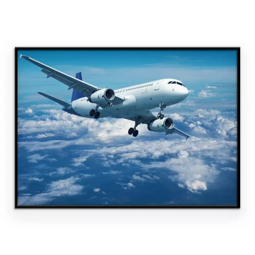 Poster Een passagiersvliegtuig dat op een heldere dag boven de wolken vliegt.