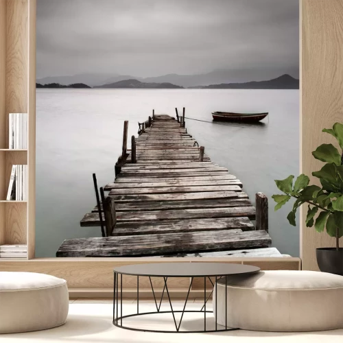 Fotobehang Grijze lucht boven het meer