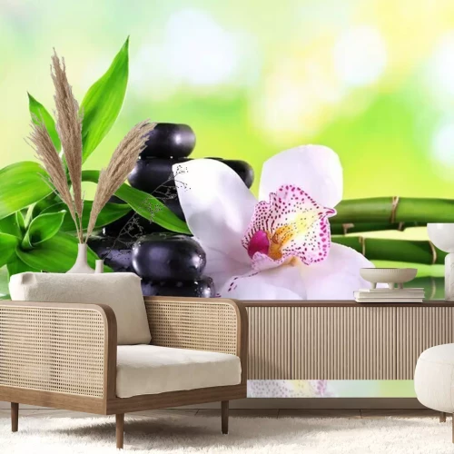 Fotobehang Orchidee in een compositie met stenen en bamboe
