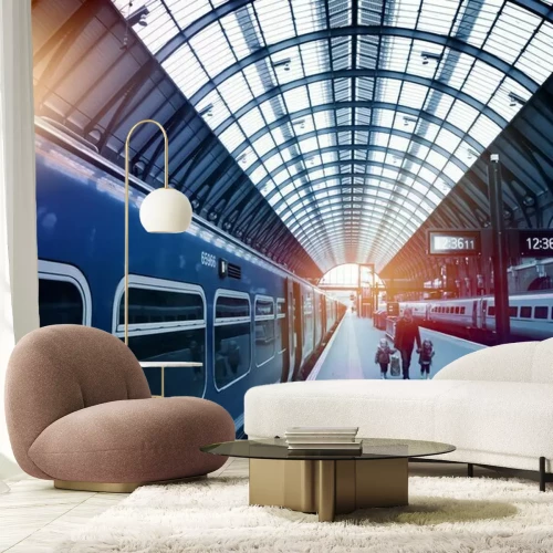 Fotobehang Spoorwegperron met trein en passagiers