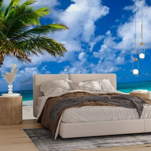 Fotobehang Zee en palmboom op het strand