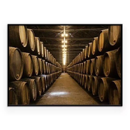 Poster Een enorme wijnmakerij in Porto, vol met wijnvaten.