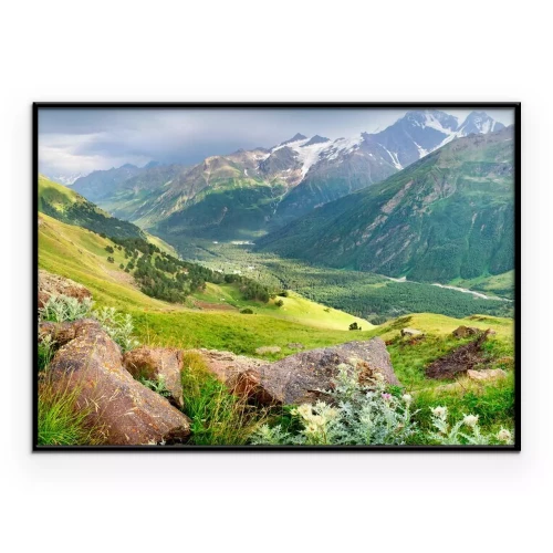 Poster Een vallei omgeven door bergtoppen.